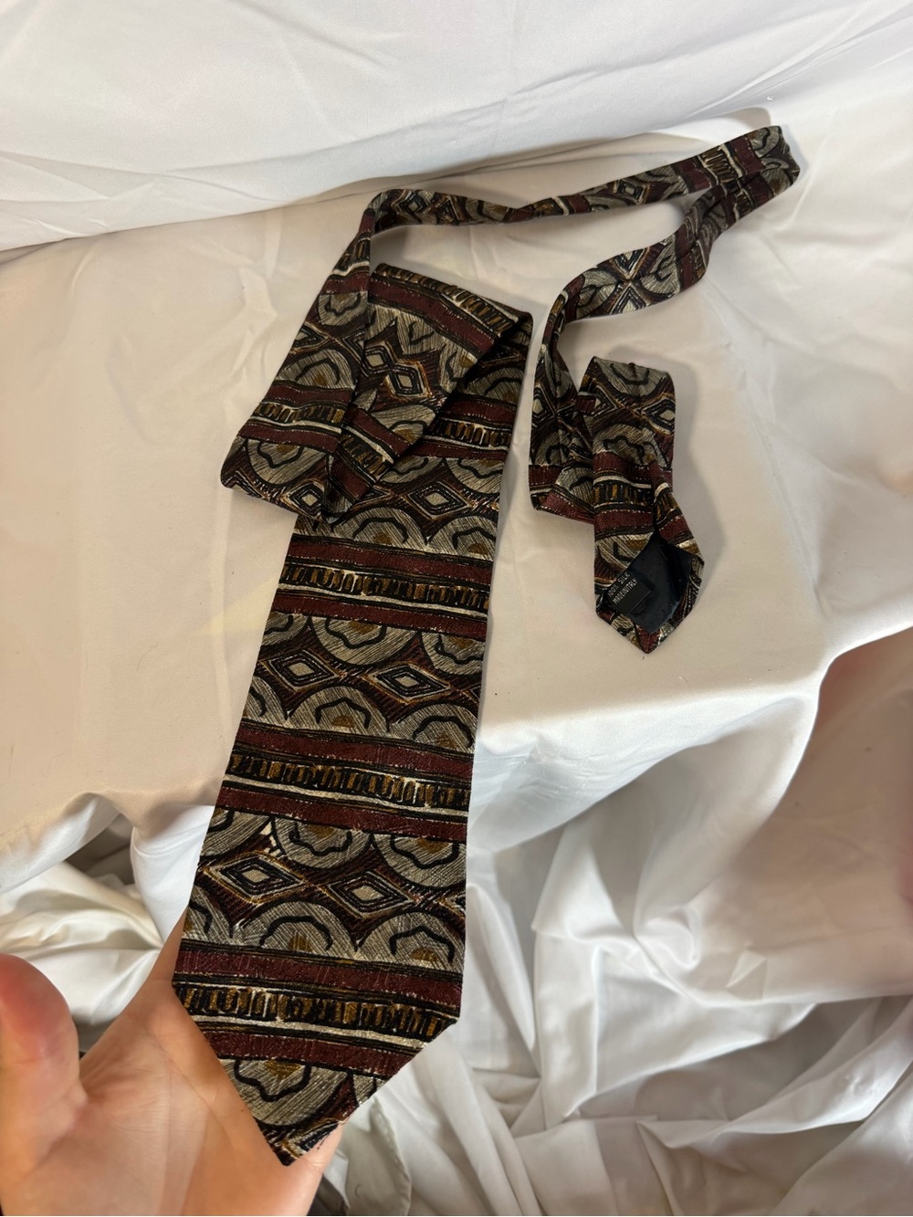 Geometric Pattern Men's Tie in Brown and Red